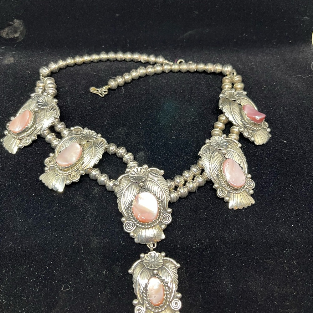 Hand made Native American necklace with pink mother of pearl - Picture 3 of 8